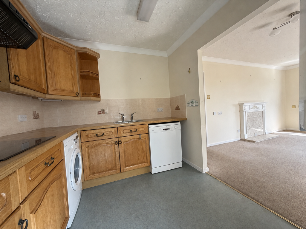 Lot: 54 - RETIREMENT FLAT IN POPULAR EXETER DEVELOPMENT - Kitchen open plan to the Living room